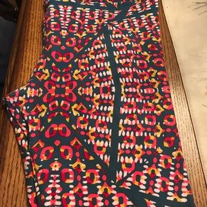New Lularoe Tc leggings with a blue background